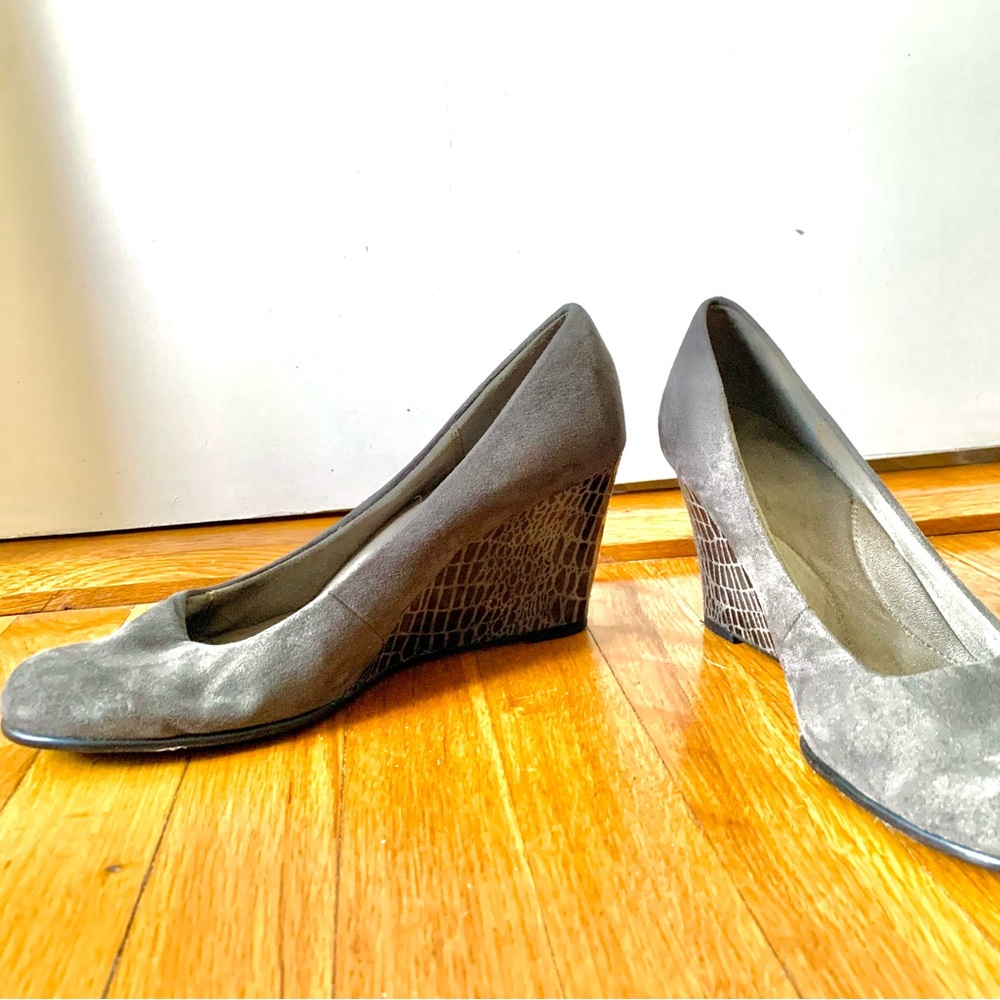 Aerosoles suede wedges